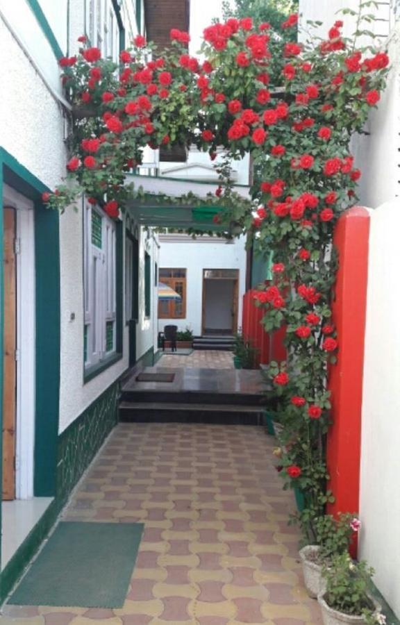 Hotel Monson Srīnagar Exterior foto